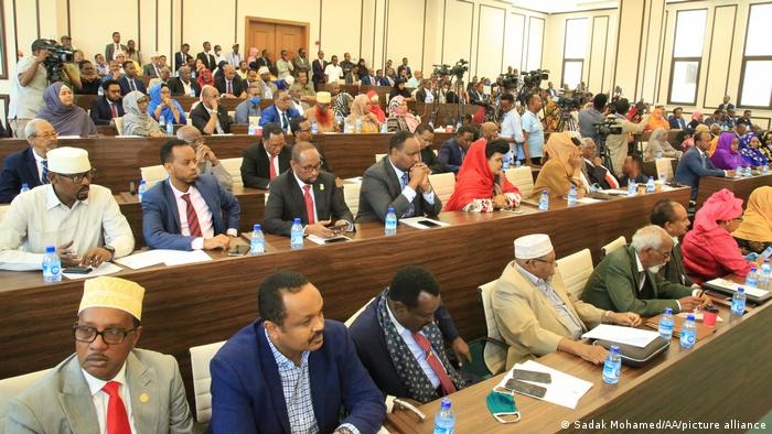 Somalia: leaders agree on political pact for elections.